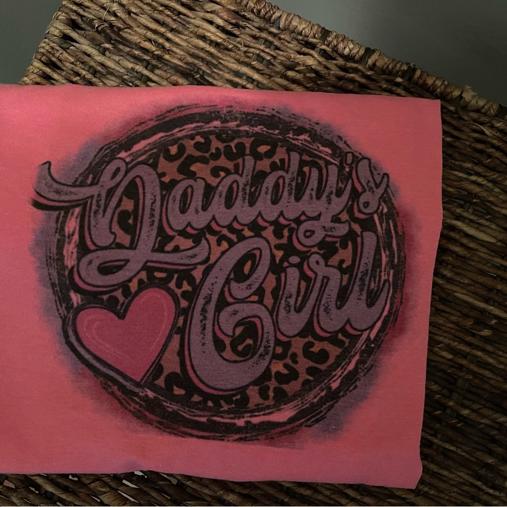 Beautiful pink Daddy’s Girl t-shirt
